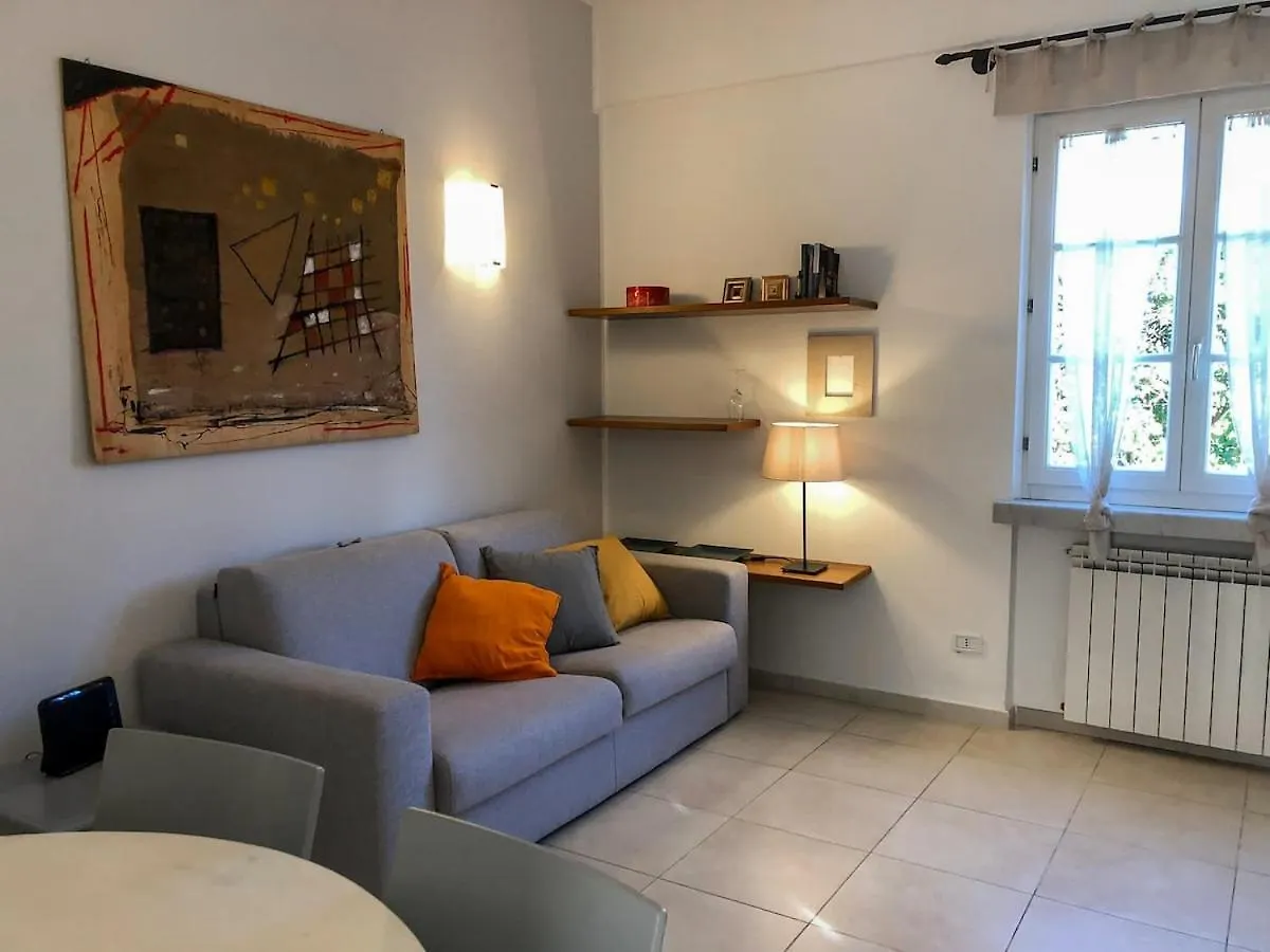 Delightful Apartment With Garden Near The Sea Marina Di Carrara Italy