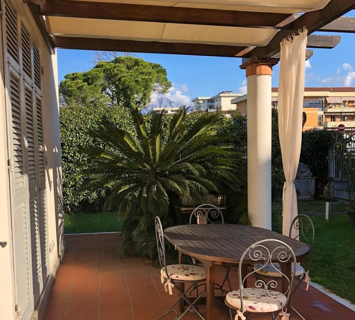 Delightful Apartment With Garden Near The Sea Marina Di Carrara